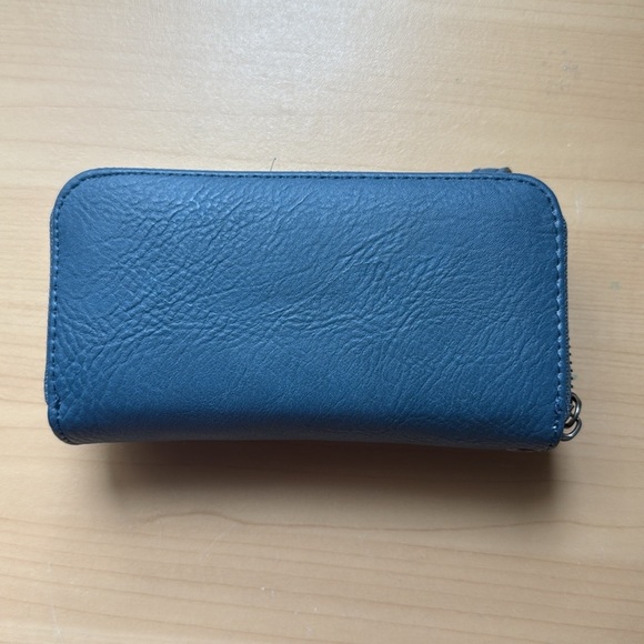 Wrangler Trifold Wallet/ Wristlet Light Blue - Picture 2 of 10